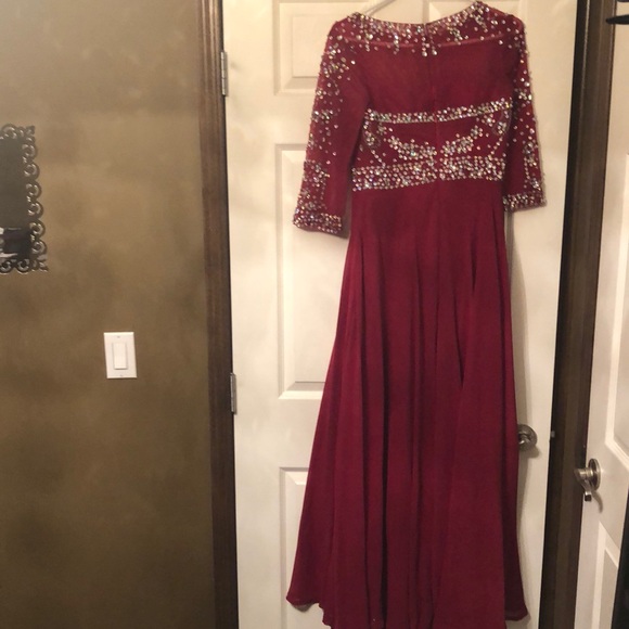 Gown - Picture 3 of 4